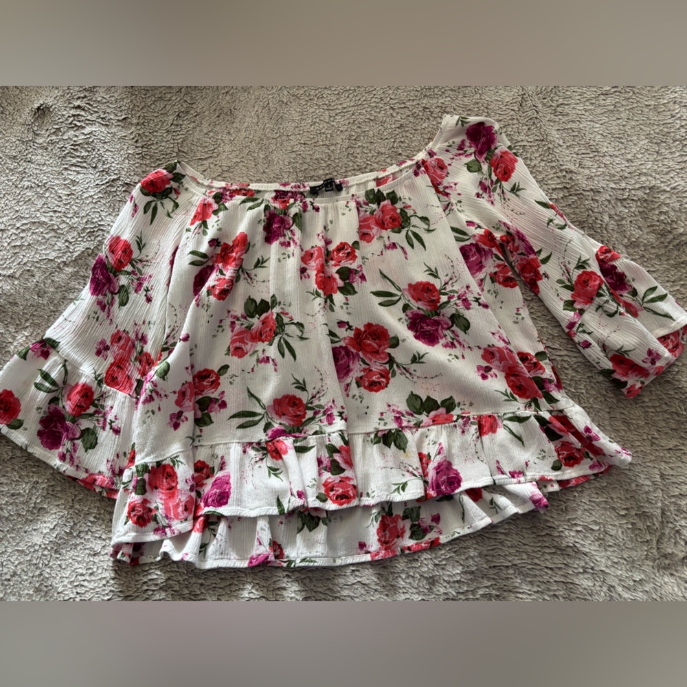 Off the shoulder floral blouse. Size small.